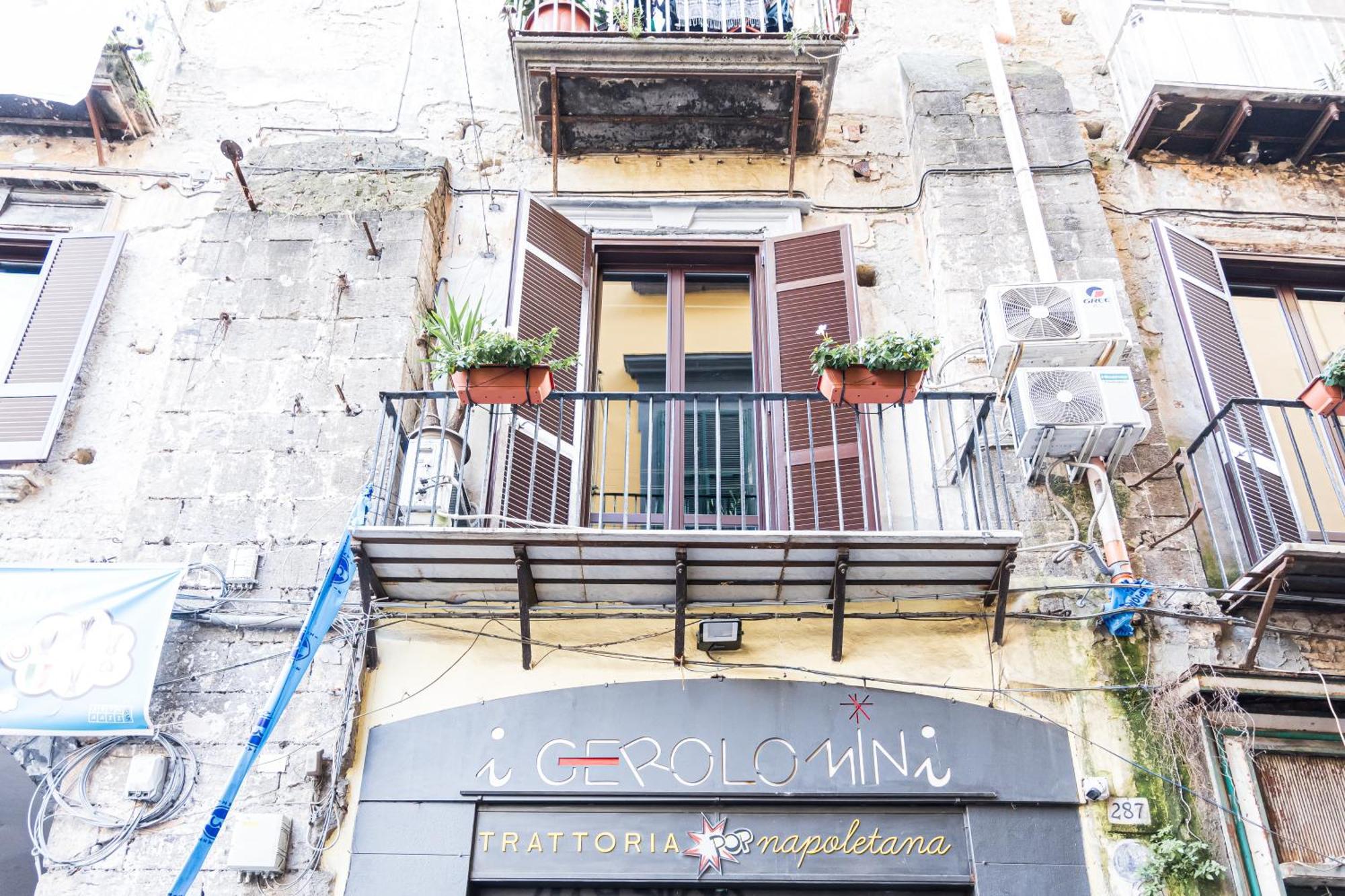 La Maschera Di Pulcinella Nápoles Exterior foto